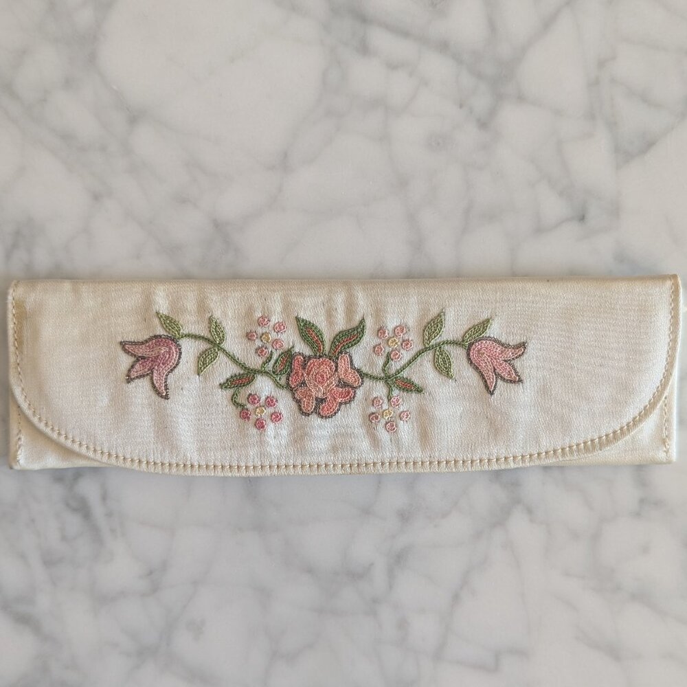 Dainty Vintage Embroidered Satin Clutch with accessories - Picture 7 of 16